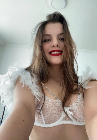 Sexy Petite Escort Babe Sandra Downtown. 4