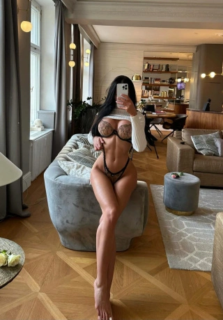 Intense Ecstasy Escort Laura. 7