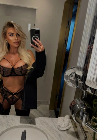 Forbidden Passion Escort Ariana. 4
