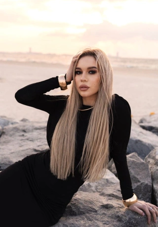 Intimate Connection Escort Ellie. 9