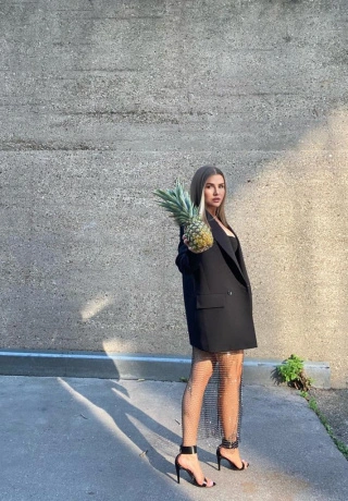 Charismatic Companion Escort Marie. 4