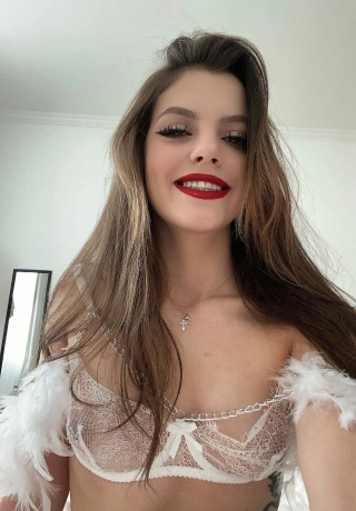 Sexy Petite Escort Babe Sandra Downtown. 0