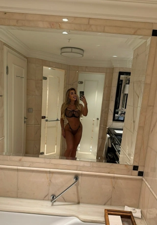Forbidden Passion Escort Ariana. 5