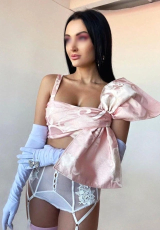 Sensual Escape To Paradise Escort Rosalie. 2