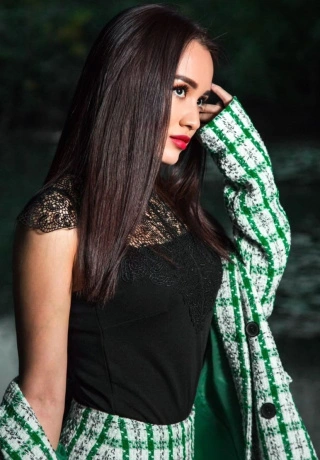Open Minded Escort Bonnie. 1