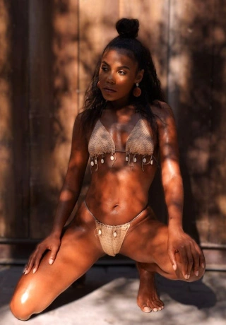 Explore Your Desires With Escort Miren. 4