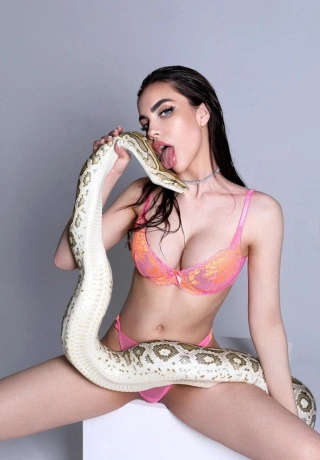 New Hot Babe In Town Escort Leila. 14